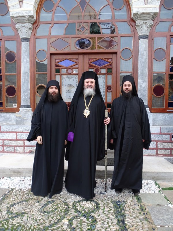 Doi noi slujitori pentru Schitul românesc Prodromu 161400