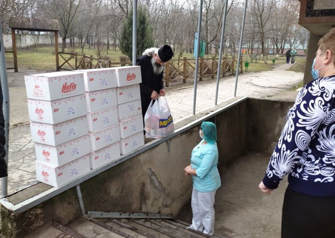 Peste 100 de copii au primit cadouri din partea Episcopiei de Bălţi 161386