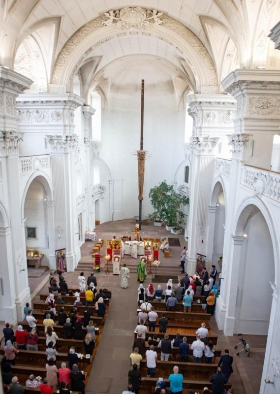 „Biserica este aici țara, locul unde respiri aerul în care te-ai născut”  161040