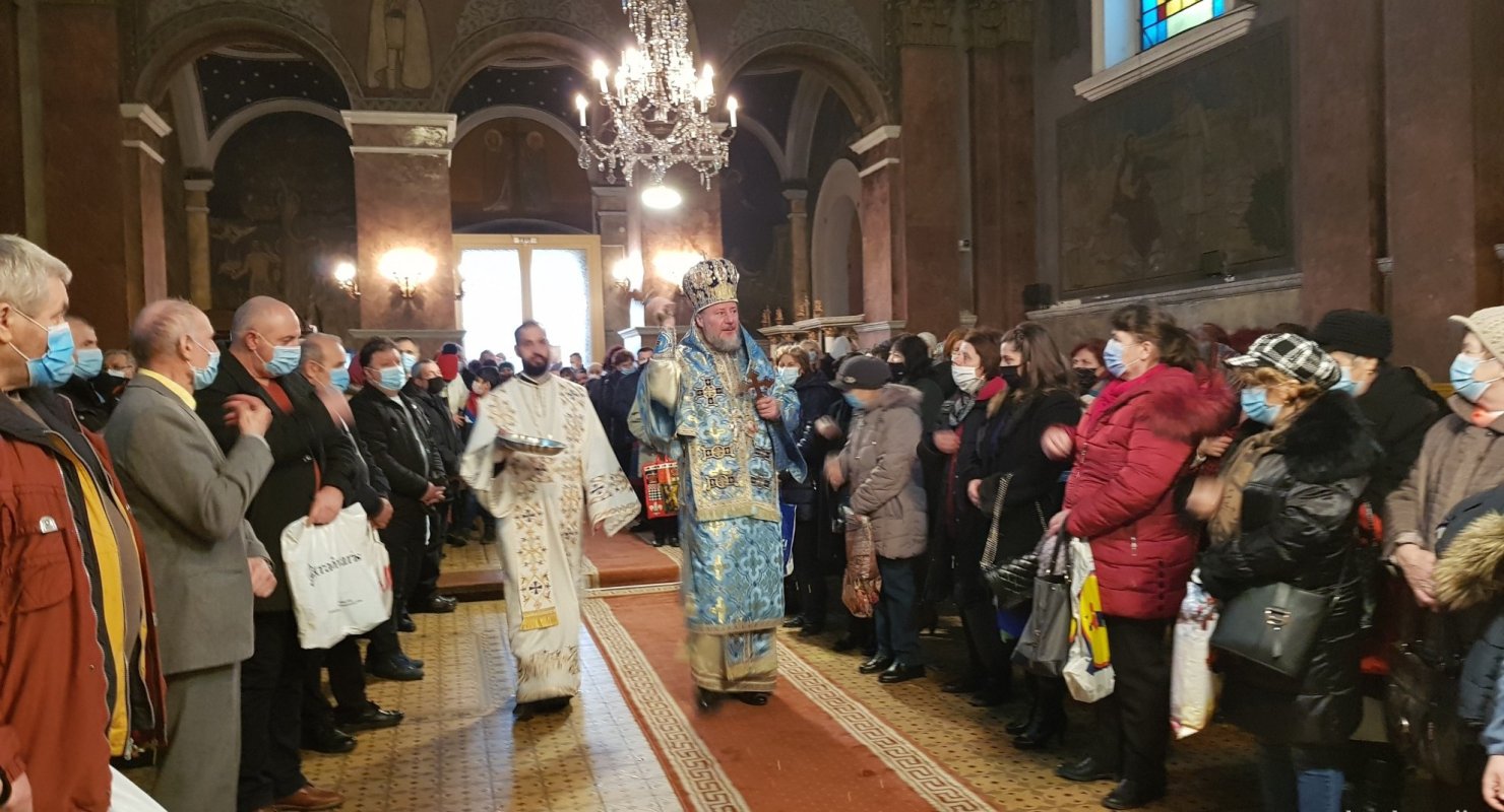 Liturghie și Sfințirea mare a apei la Biserica „Sfântul Ioan Botezătorul” din Arad 161481