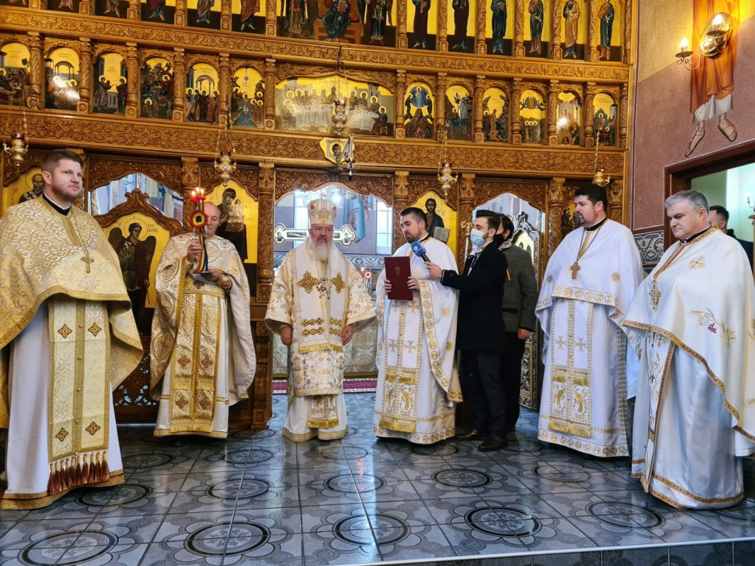 Binecuvântare arhierească  în parohia clujeană „Nașterea Domnului” 161559