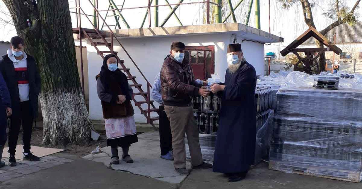 Daruri pentru familii nevoiașe de la o parohie din județul Dâmbovița 161665