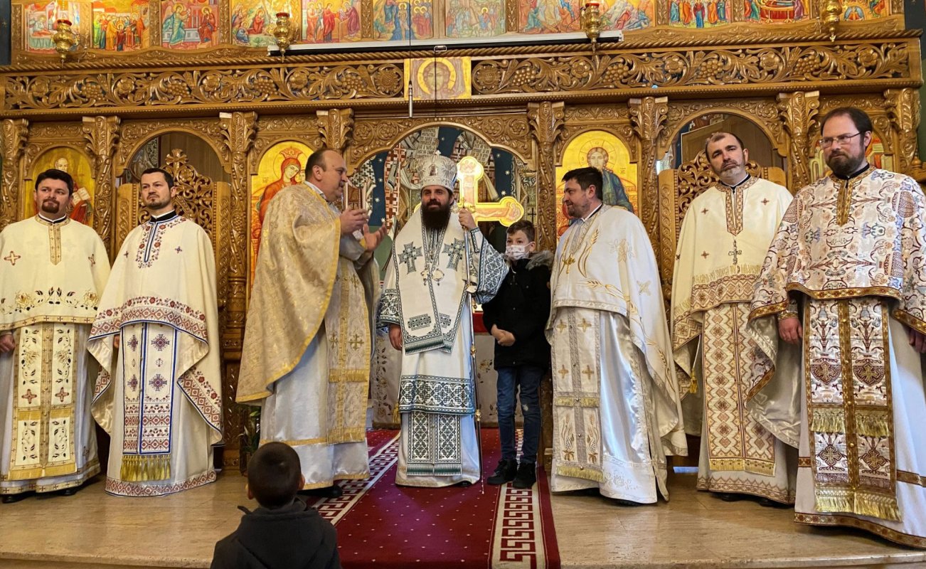 Liturghie arhierească în Parohia „Pogorârea Sfântului Duh” din cartierul clujean Grigorescu 161659