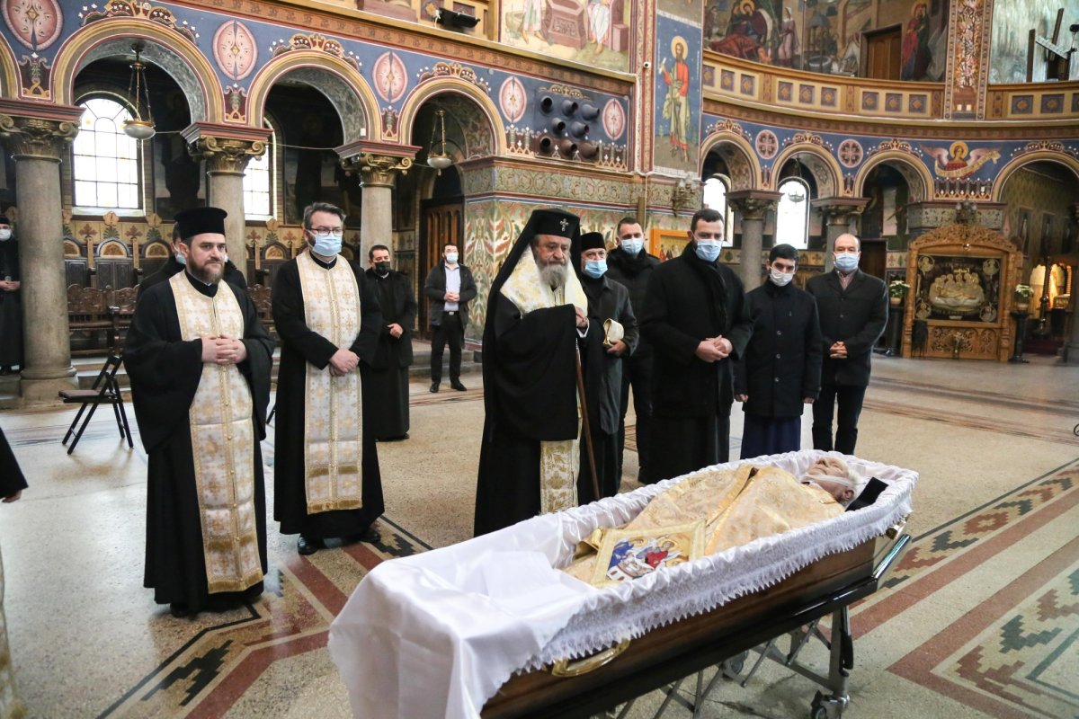 Slujbe de priveghi și de prohodire la Sibiu pentru părintele Mircea Păcurariu 161716