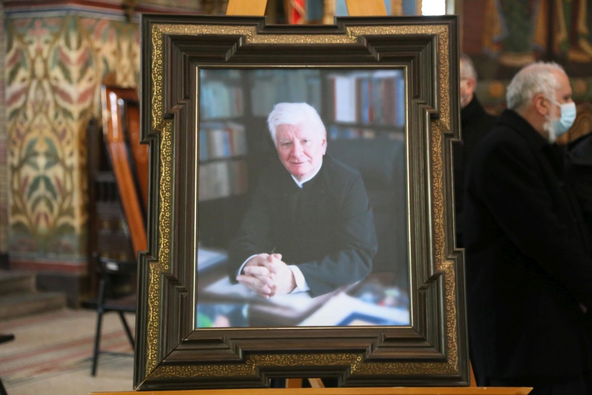 Slujbe de priveghi și de prohodire la Sibiu pentru părintele Mircea Păcurariu 161717