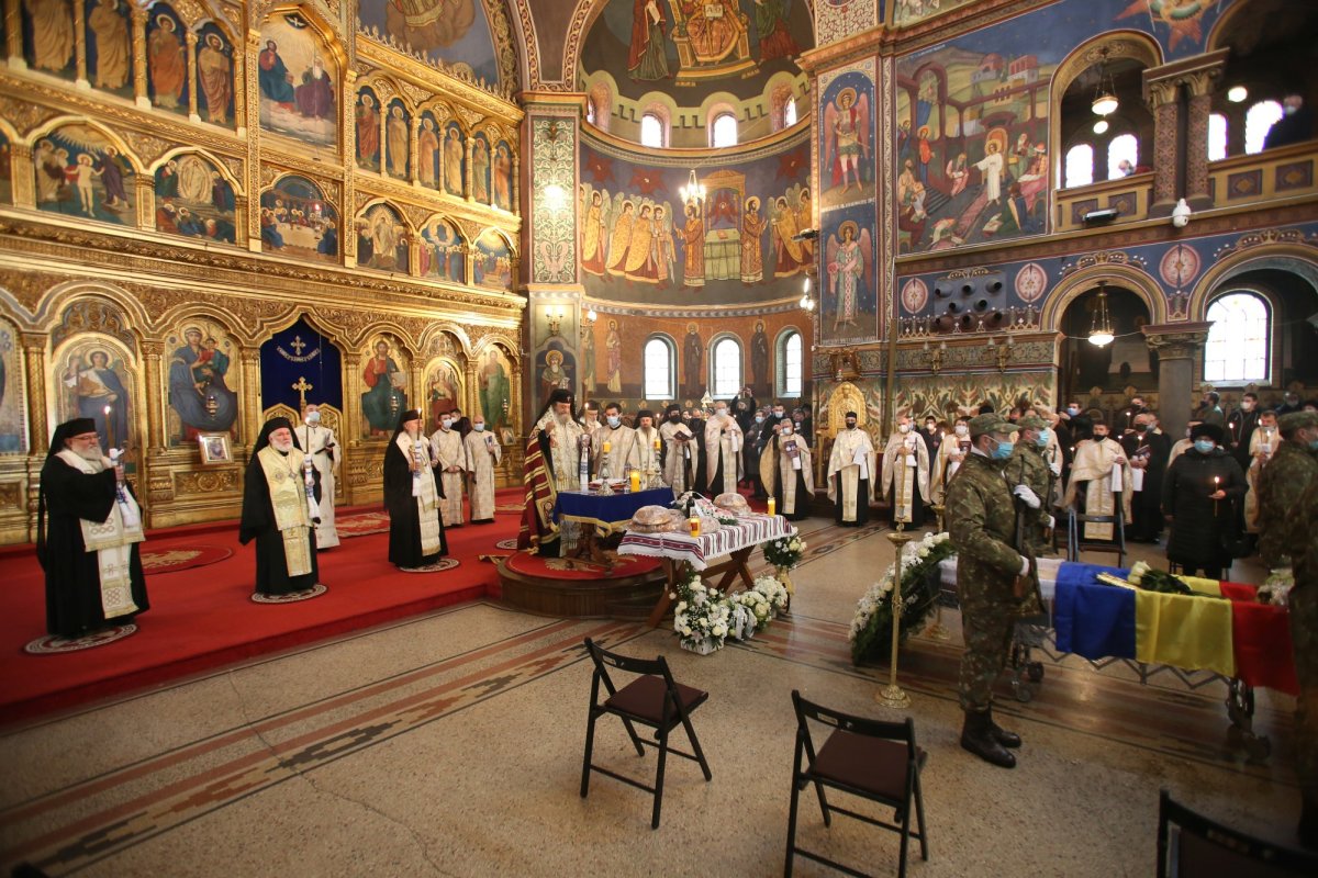 Părintele academician Mircea Păcurariu a fost condus pe drumul veșniciei 161876