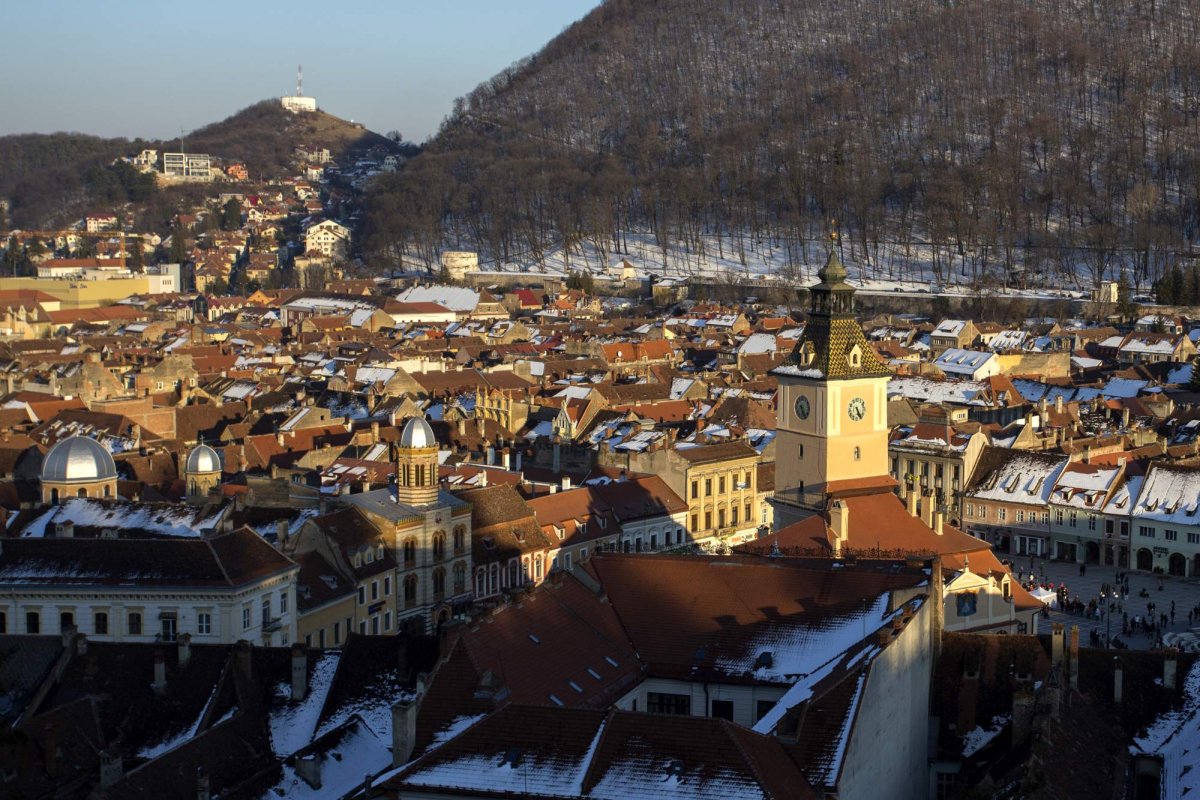 Șapte dintre troițele Junilor Braşovului vor fi refăcute în acest an 161820