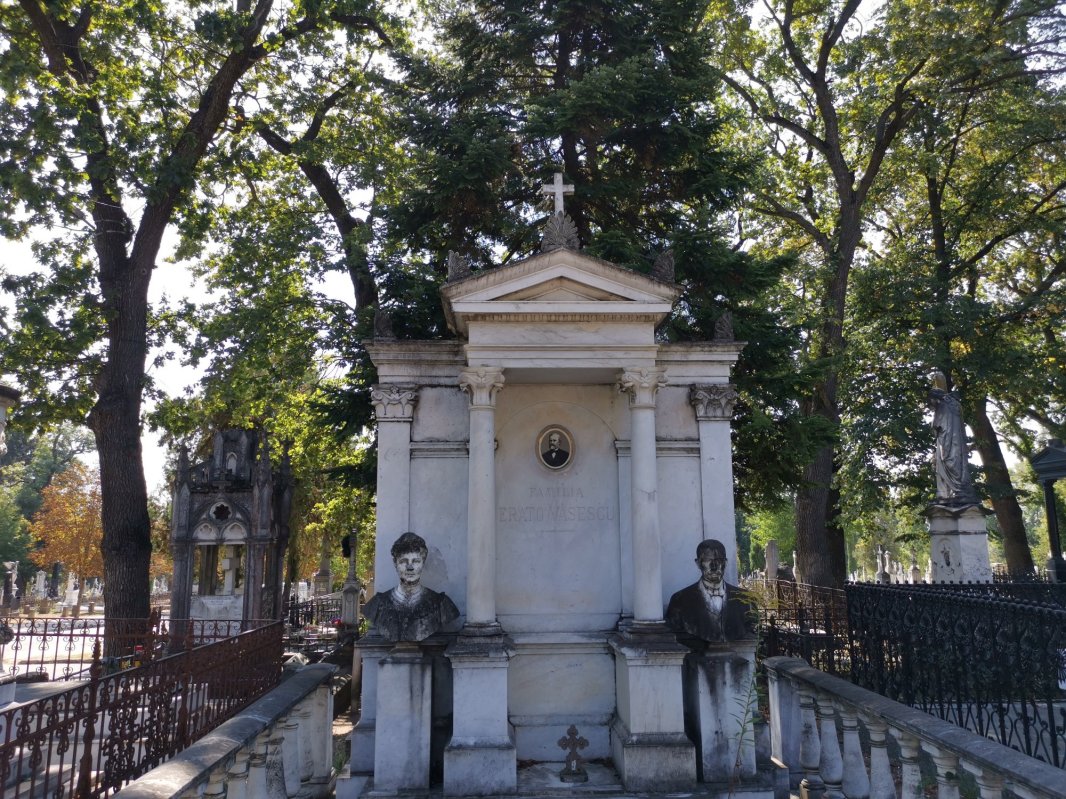 „Mormintele sau locurile funerare sunt cele mai vii documente” 162111