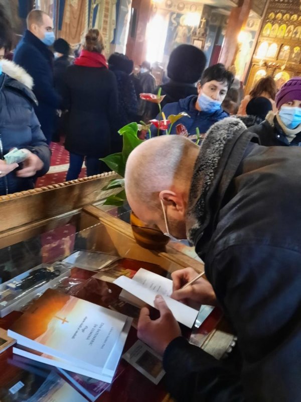 Lansări de carte la Biserica „Sfinții Trei Ierarhi” din Aiud 162262