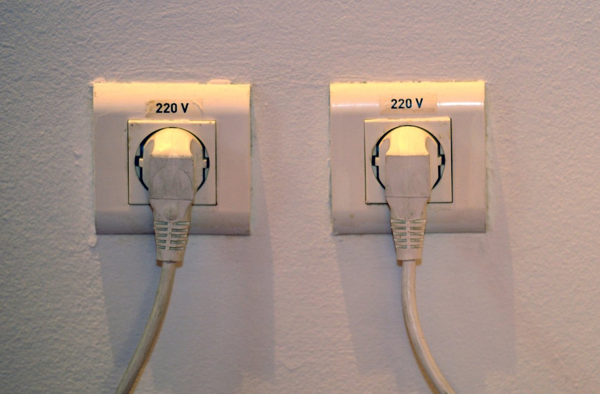 Marii furnizori de energie vor da prețurile în jos 162287