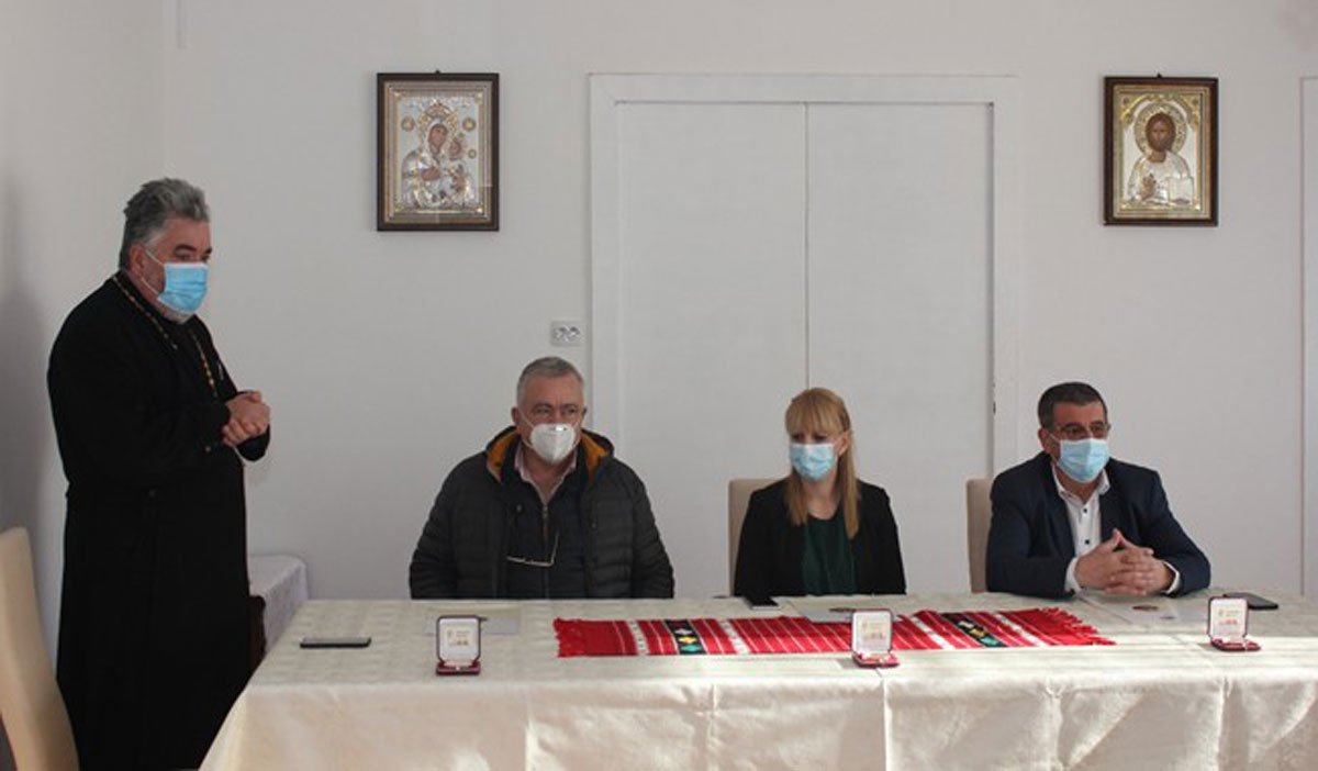 Diplomele și medaliile din partea Patriarhului României au ajuns la trei spitale din Protoieria Câmpina  162312