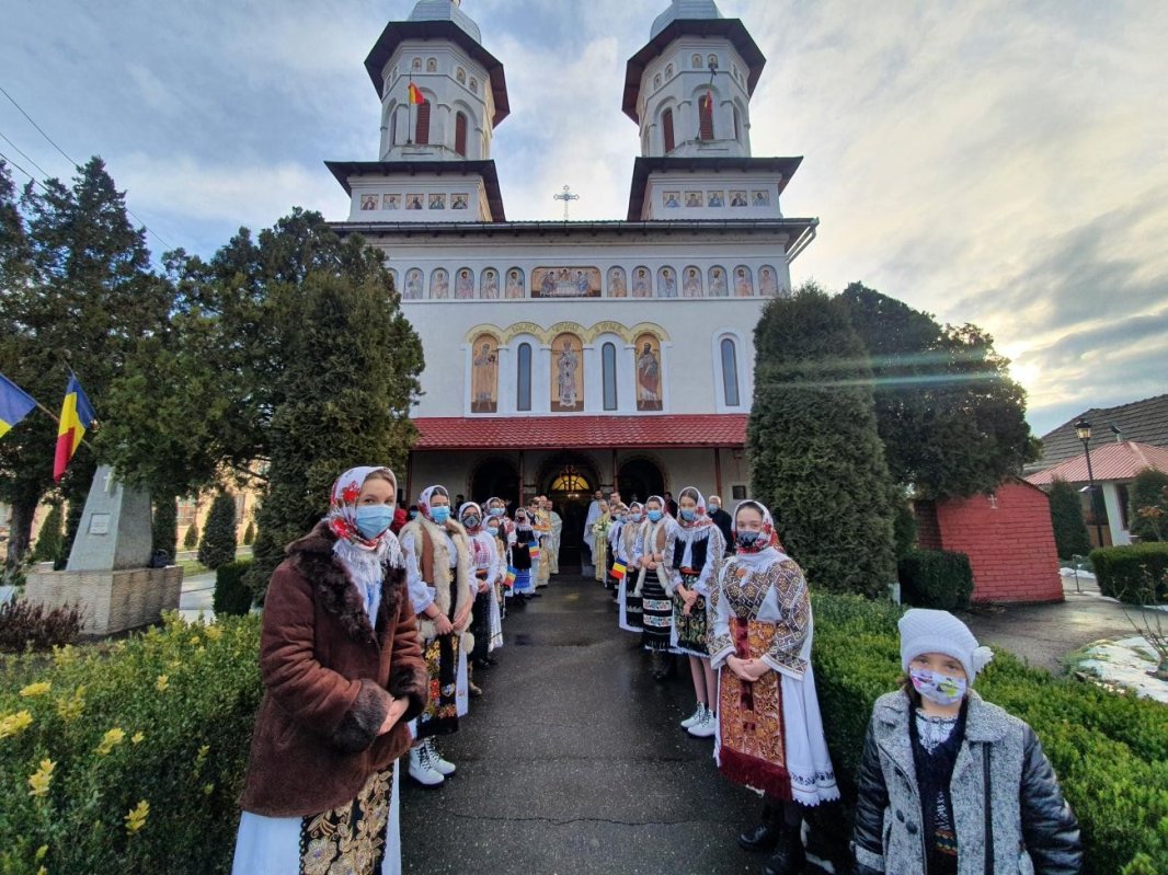 Binecuvântarea noii case parohiale din Reghin - Apalina 162593