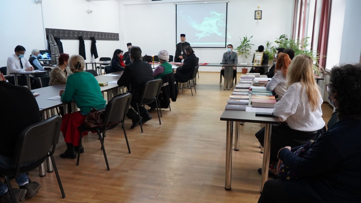 Simpozion studenţesc dedicat Sfinţilor Trei Ierarhi la Galaţi 162832
