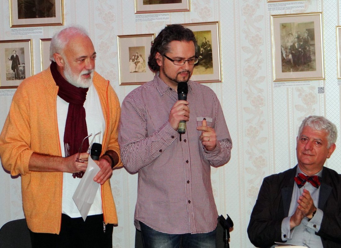 „Suntem rodul a ceea ce admirăm” 163167