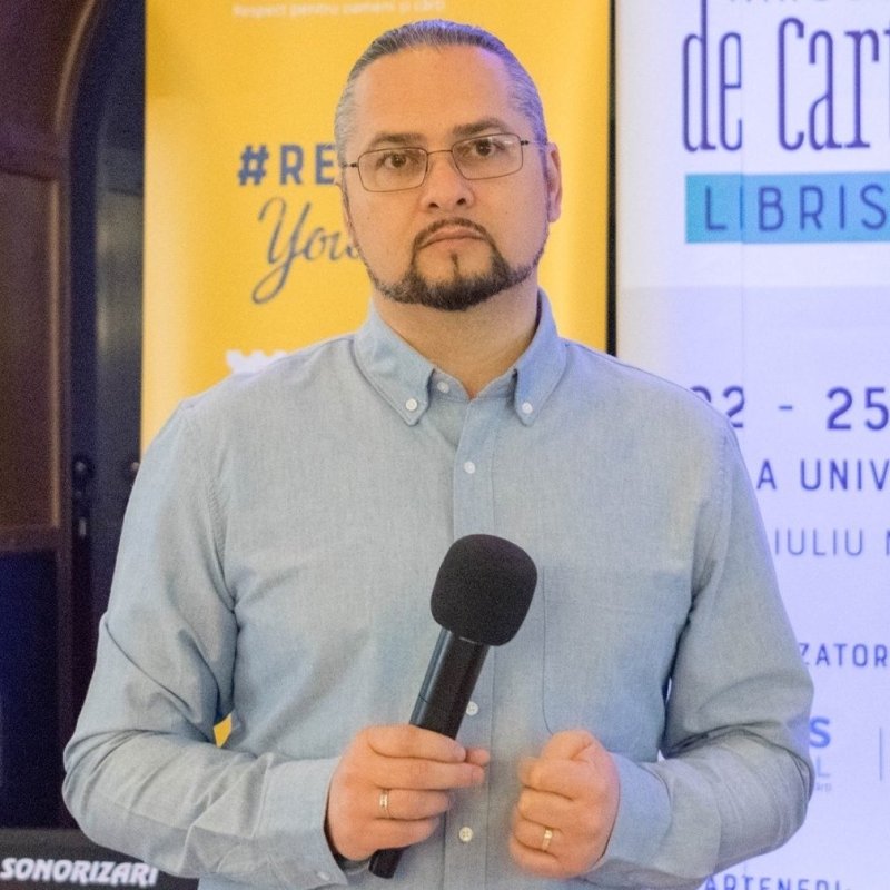 „Suntem rodul a ceea ce admirăm” 163170