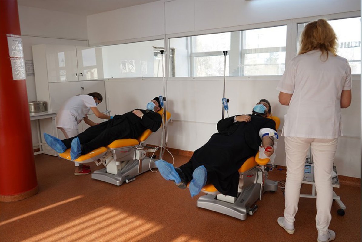 Preoții din Arhiepiscopia Sucevei și Rădăuților au donat sânge și plasmă 162861