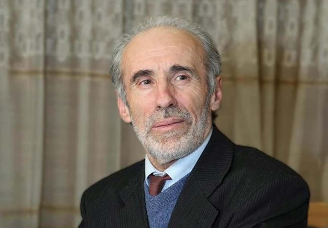 „O datorie față de istorie” 163418