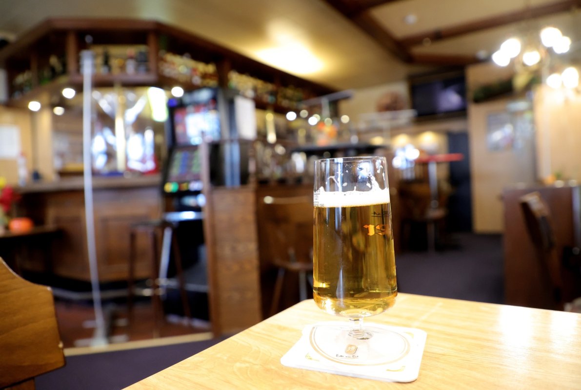 Germanii beau tot mai puțină bere 163492