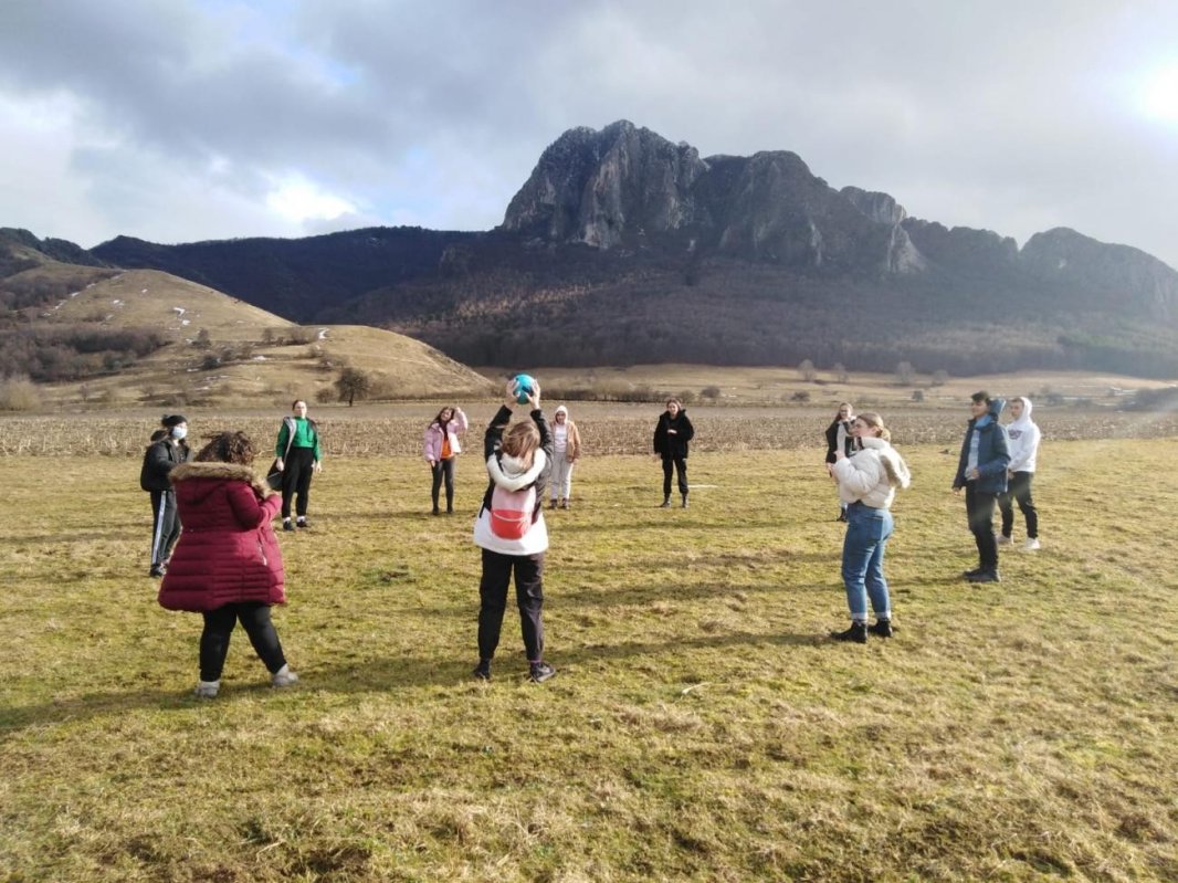 Tabără de formare pentru tinerii voluntari  din judeţul Alba 163408
