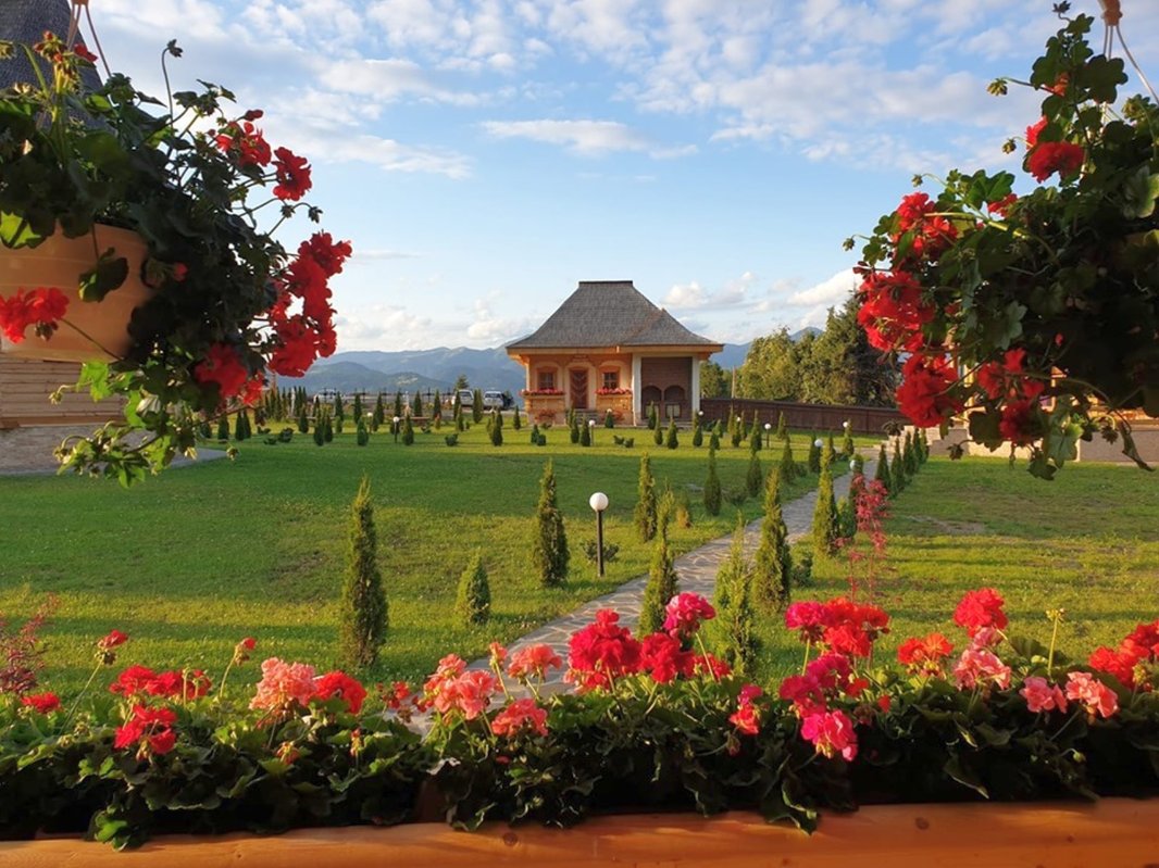 Spiritualitate și dăruire la Mănăstirea Pietroasa-Borșa 163383