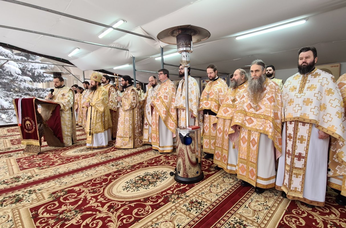 Slujire arhierească  la Mănăstirea „Sfântul Ioan cel Nou” 163700