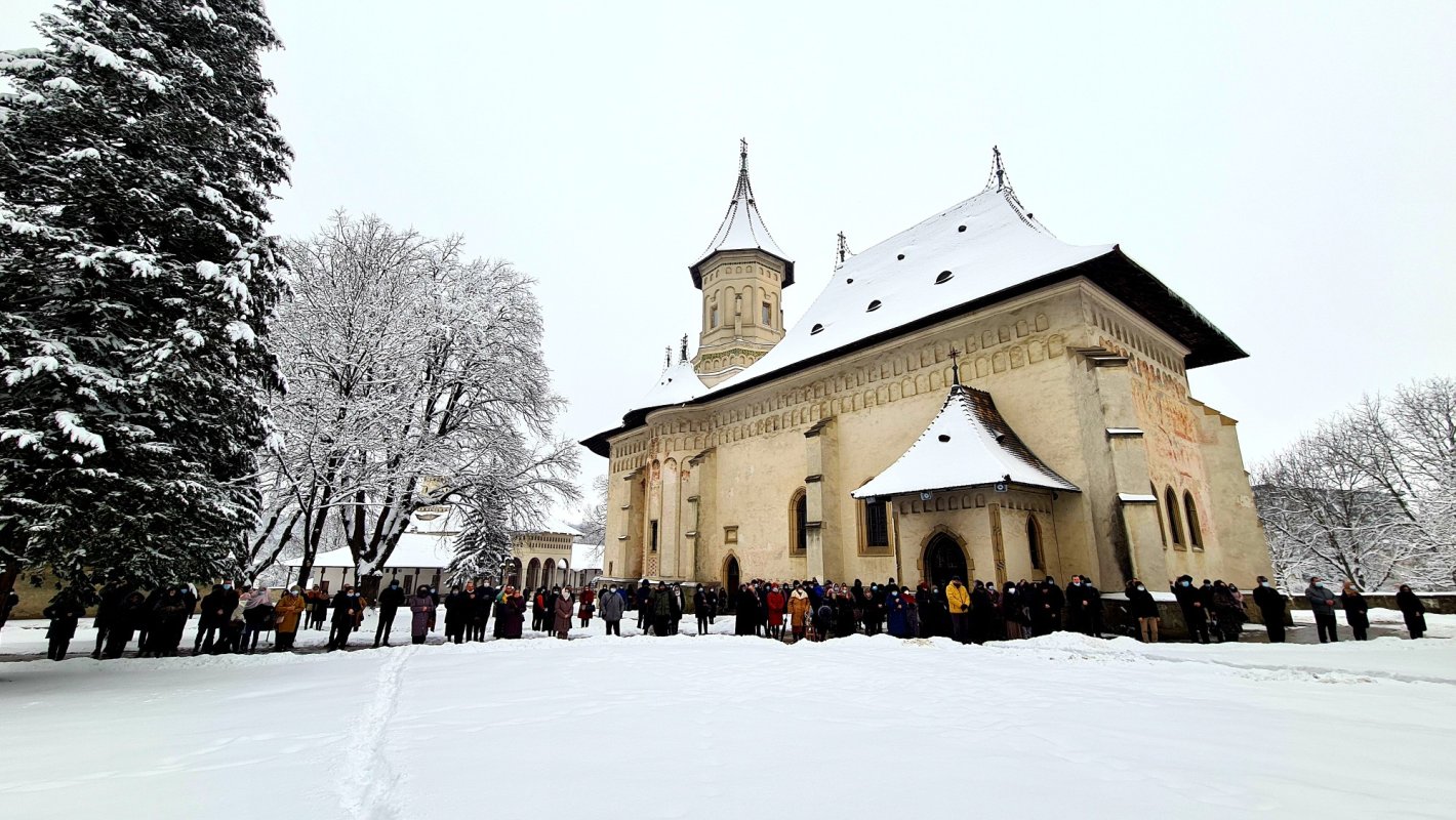 Slujire arhierească  la Mănăstirea „Sfântul Ioan cel Nou” 163701