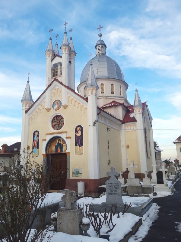 Cimitirul Groaveri din Braşov iradiază patriotism şi cultură  163754