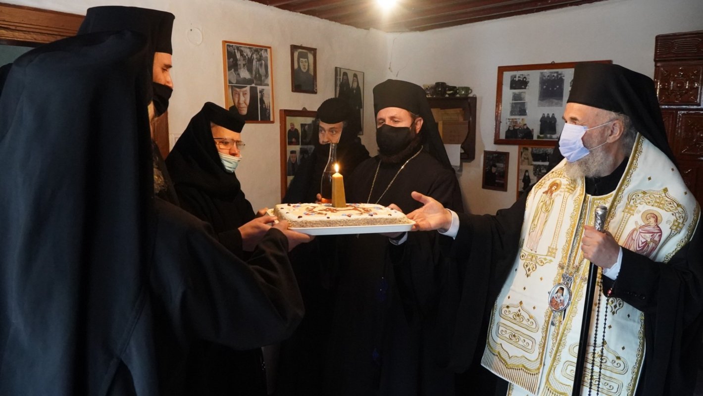 Sinaxă monahală la mănăstirea gălățeană Buciumeni  163881