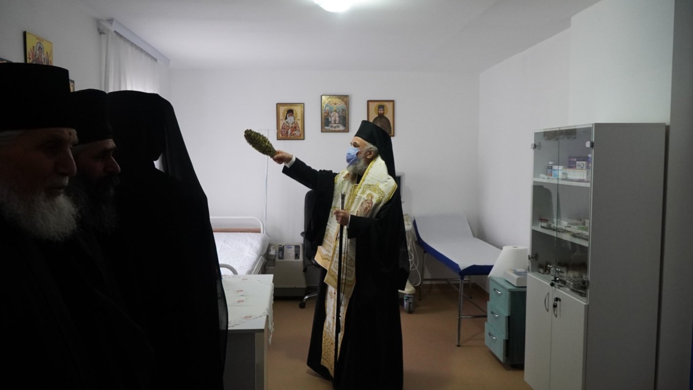 Sinaxă monahală la mănăstirea gălățeană Buciumeni  163882