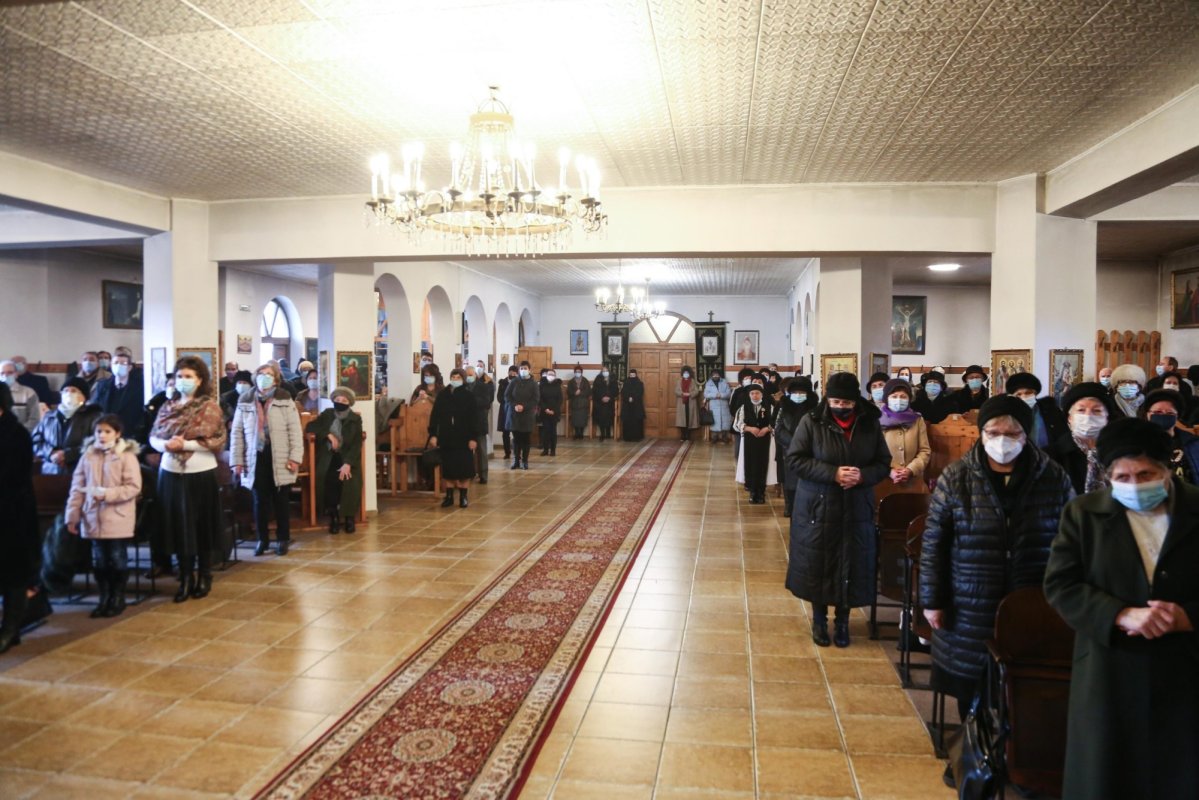 „Credinţa adevărată este a-L iubi pe Dumnezeu şi a împlini poruncile Lui” 163967