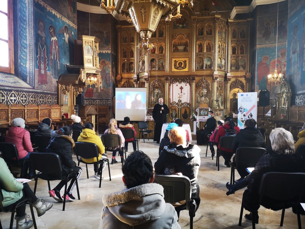 Proiectele „Hristos împărtăşit copiilor” şi „Alege şcoala!”, o binefacere pentru Familie, Şcoală și Biserică 164220