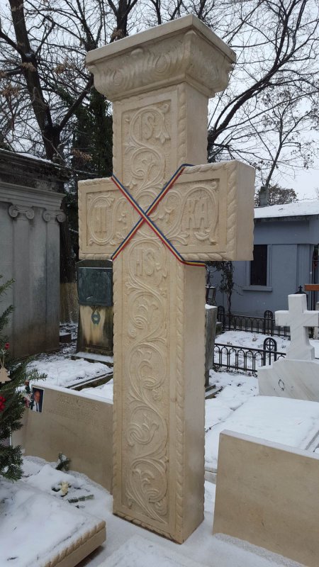 Cimitirul, loc de reflecție și sfințenie la adăpostul Sfintei Cruci 164018