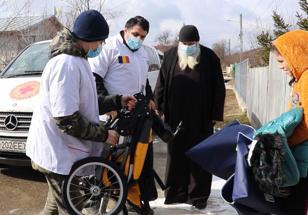 Continuă acțiunile filantropice ale voluntarilor în comunități prahovene 164306