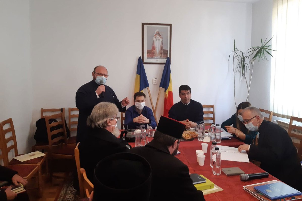Întâlnire cu preoții care administrează cimitire parohiale în Protopopiatul Urlați 164319