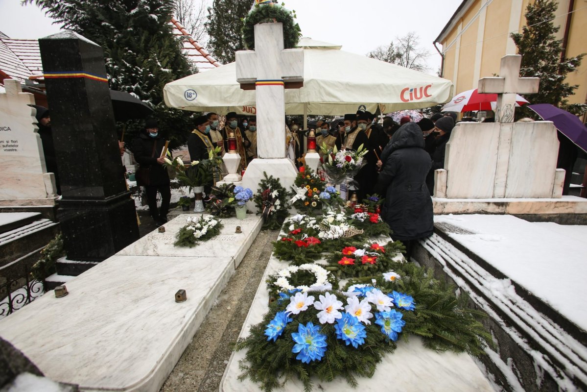 Părintele Mircea Păcurariu, pomenit la 40 de zile de la trecerea sa la Domnul 164352