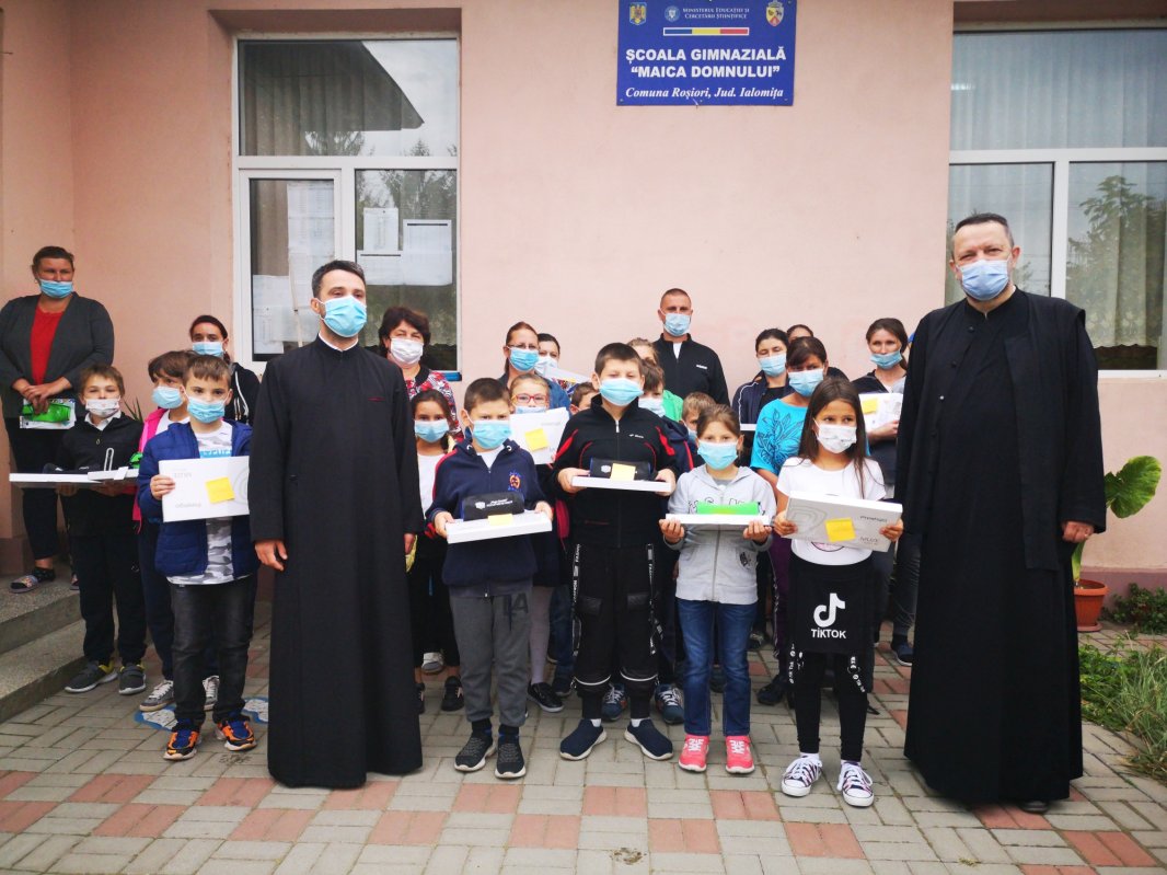 În luptă cu pandemia, Biserica a intensificat rugăciunea, filantropia şi protejarea sănătăţii oamenilor 164528