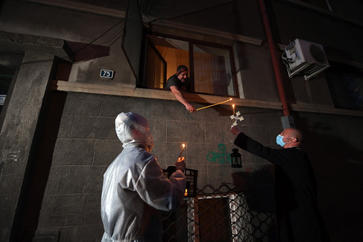 În luptă cu pandemia, Biserica a intensificat rugăciunea, filantropia şi protejarea sănătăţii oamenilor 164530