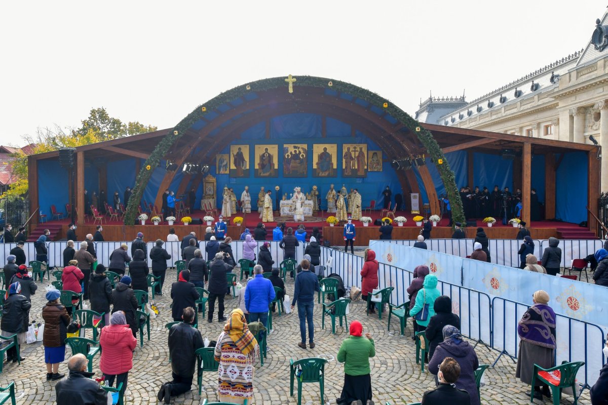 În luptă cu pandemia, Biserica a intensificat rugăciunea, filantropia şi protejarea sănătăţii oamenilor 164532