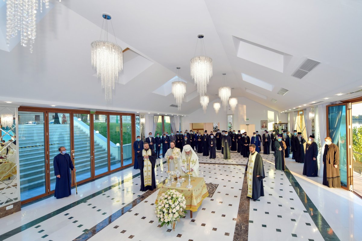 În luptă cu pandemia, Biserica a intensificat rugăciunea, filantropia şi protejarea sănătăţii oamenilor 164534