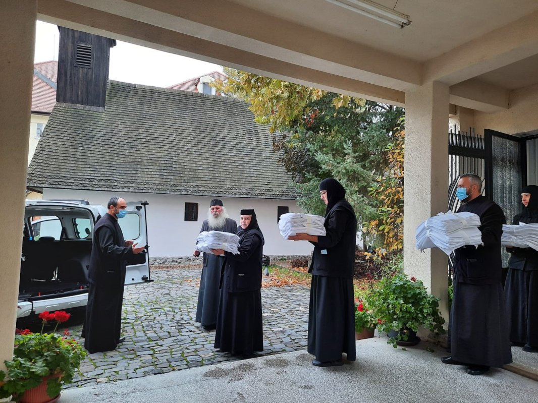 În luptă cu pandemia, Biserica a intensificat rugăciunea, filantropia şi protejarea sănătăţii oamenilor 164539