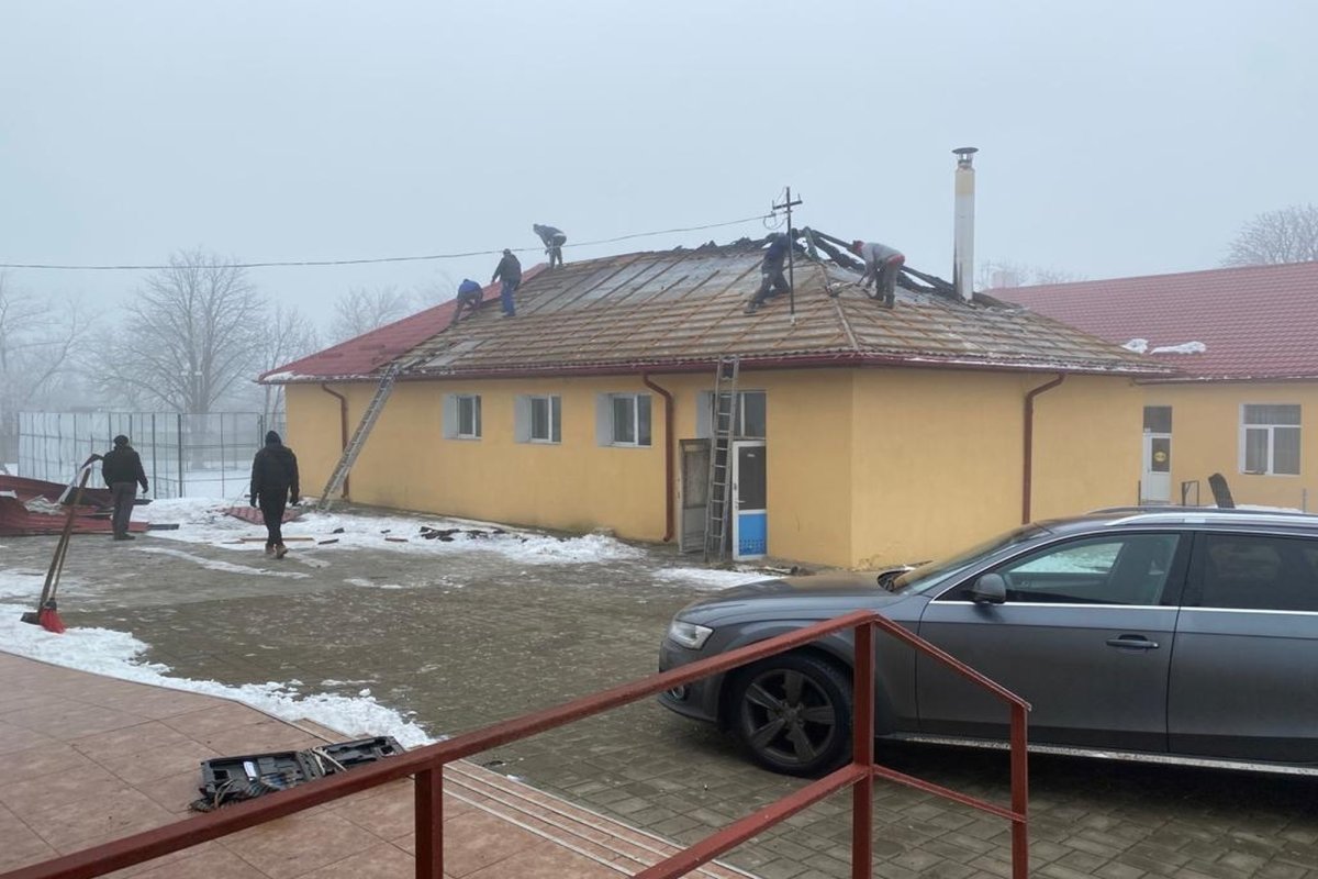 Mobilizare pentru refacerea unei școli afectate de incendiu 164558