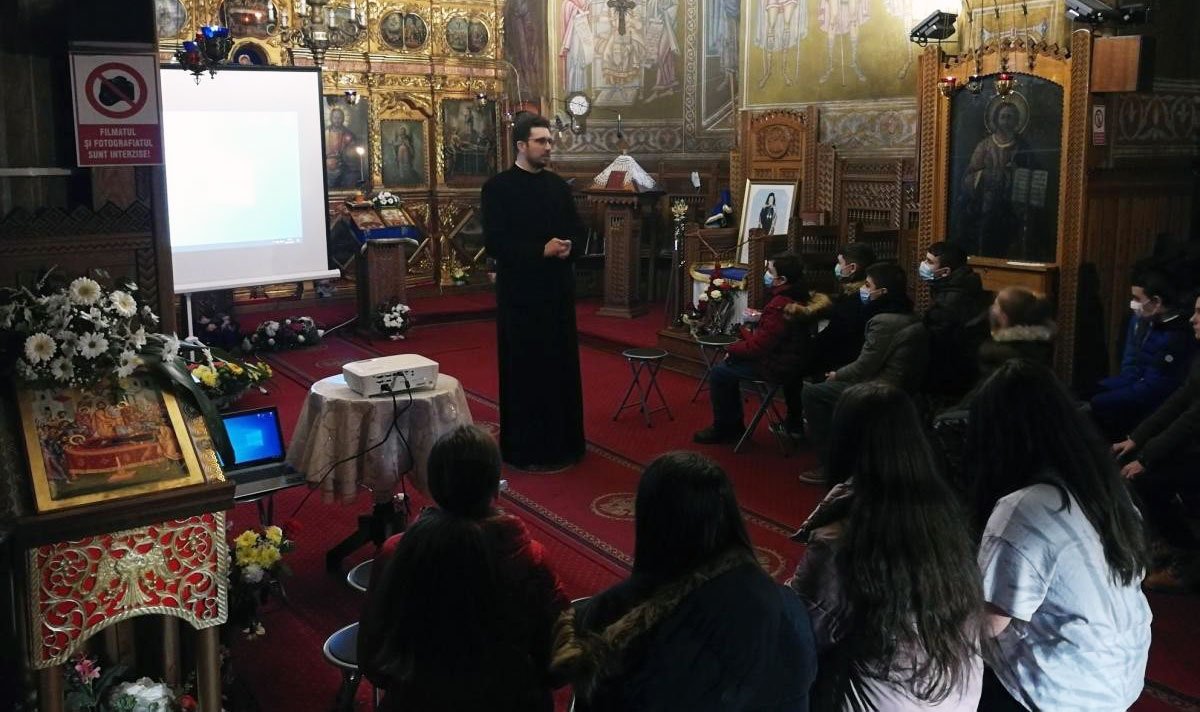 Dialog duhovnicesc în cadrul Proiectului Naţional Catehetic la Biserica Precista Bacău 164715