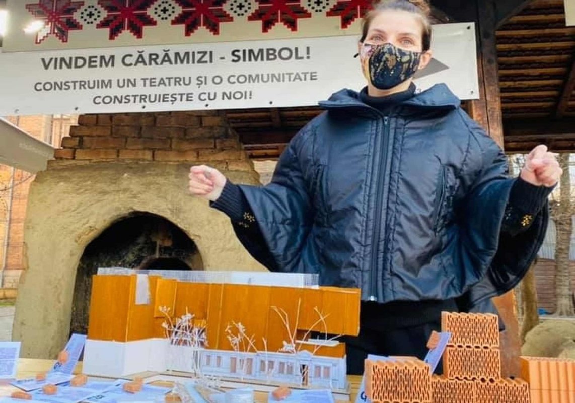 Cumpără o cărămidă pentru un teatru! 164901