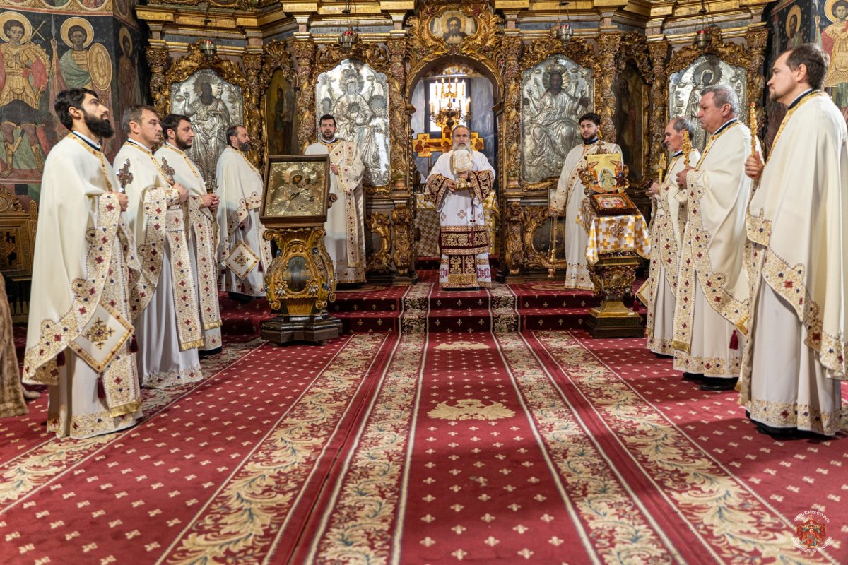 Duminica Întoarcerii Fiului risipitor la catedrala din Roman 164878