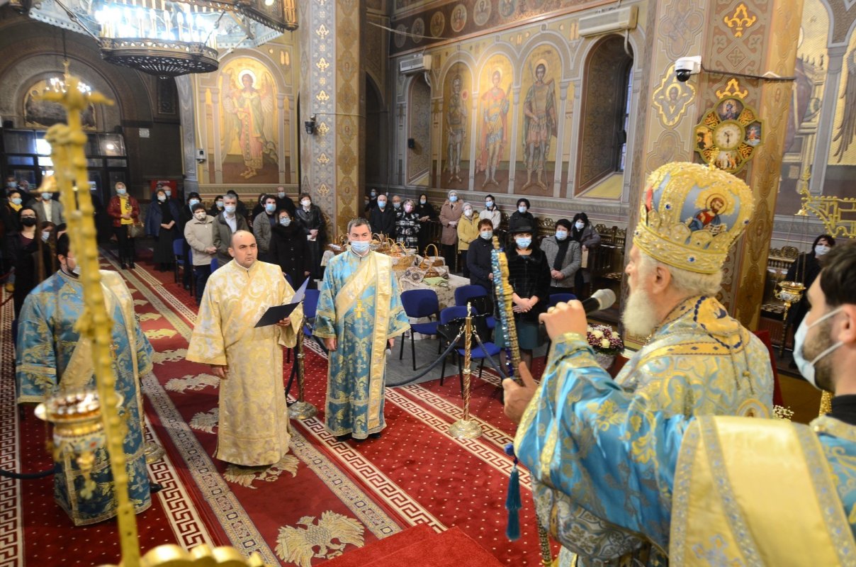 Hirotonie la Catedrala Arhiepiscopală din Târgoviște 164824