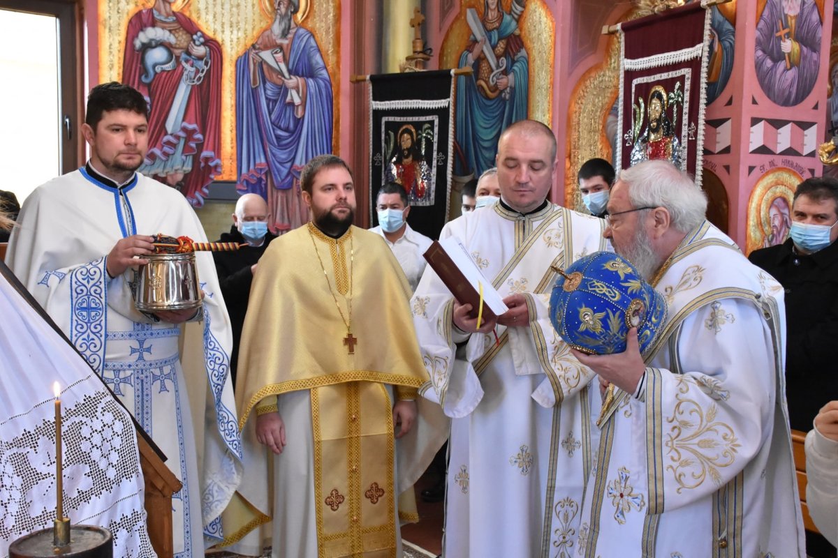 Liturghie arhierească la Păniceni, Huedin 164864