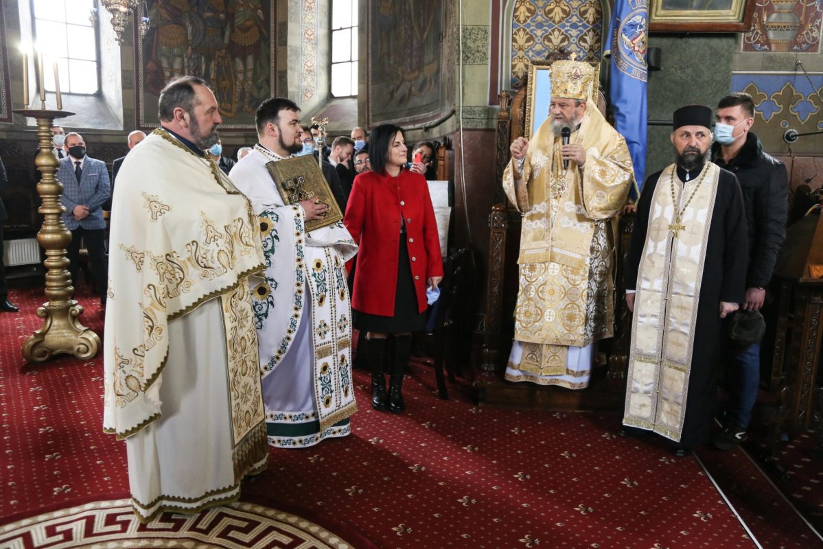 Sărbătoare la Biserica „Sfântul Nicolae” din Şcheii Braşovului 164858