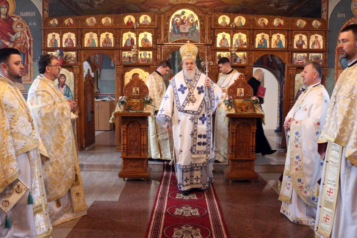 Slujiri şi binecuvântări arhiereşti în Duminica Întoarcerii Fiului risipitor 164828