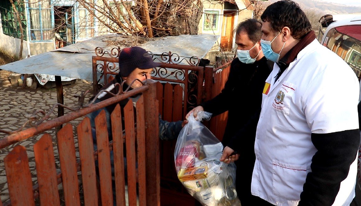 Ajutor al voluntarilor Paraclisului Catedralei Naționale pentru 24 de familii defavorizate 164964