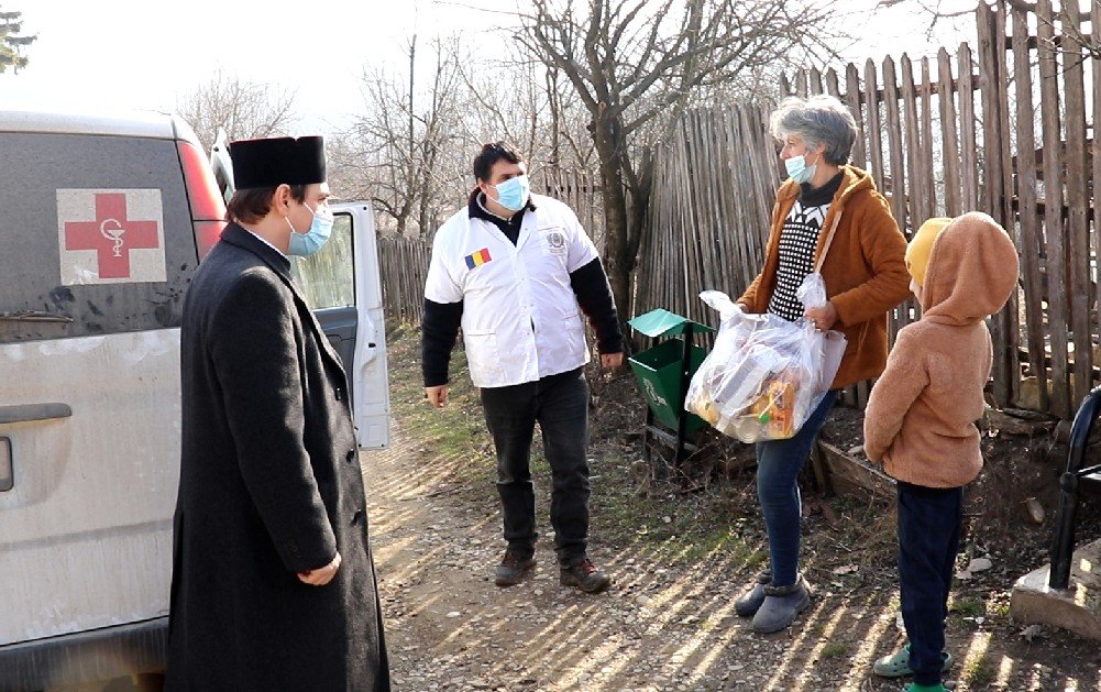 Ajutor al voluntarilor Paraclisului Catedralei Naționale pentru 24 de familii defavorizate 164965